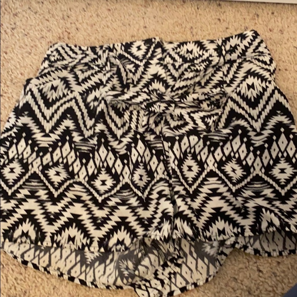 High waisted shorts with tie